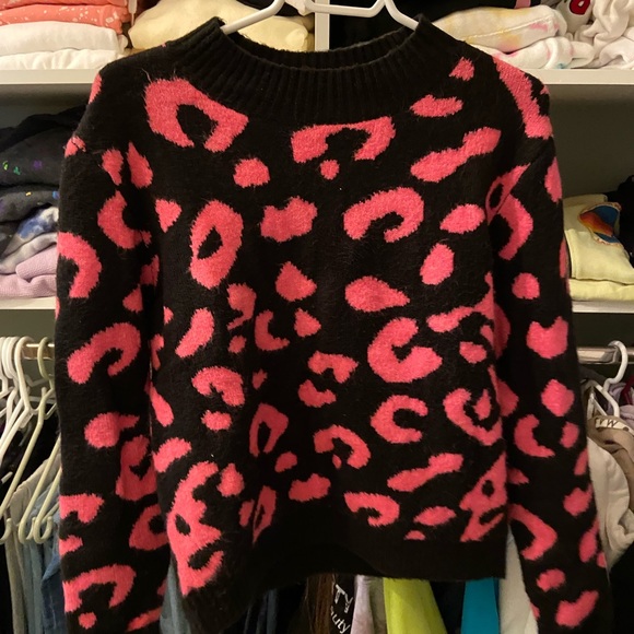 Adorable cheetah print sweater in black and hot pink, size small from Nordstrom - Picture 1 of 2